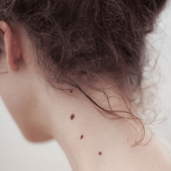 خال روی صورت نشانه چیست؟